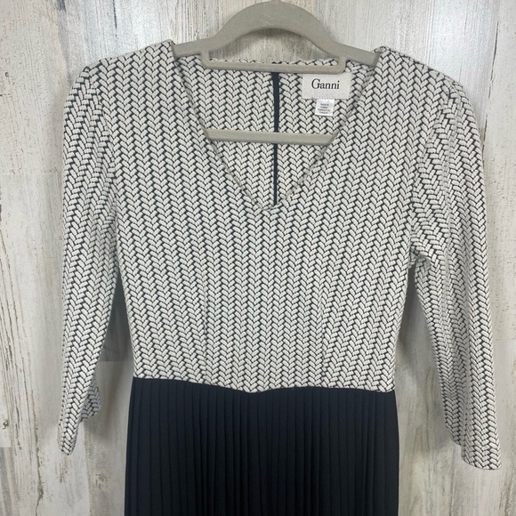 Ganni Anthropologie Cross Knit Pleated Dress Size XS Black White V Neck Sleeves - Picture 3 of 11